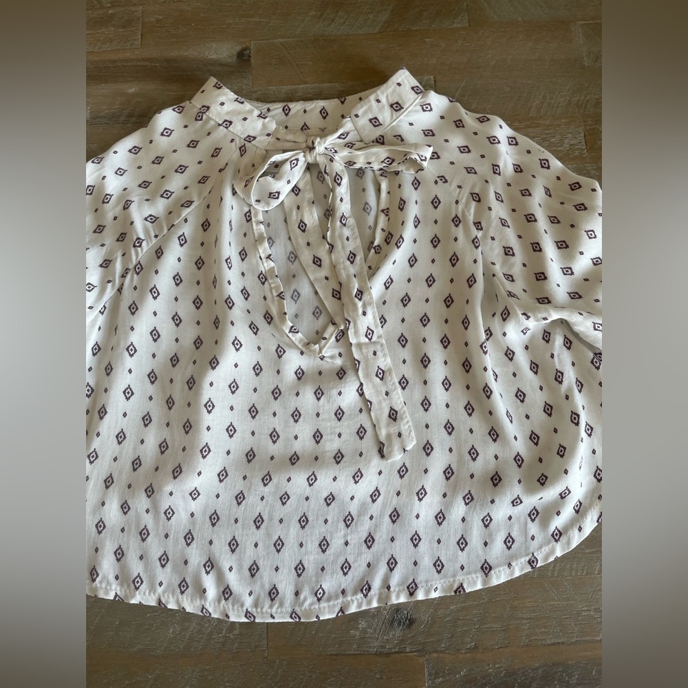 Flowy patterned, crop top! - Picture 4 of 4
